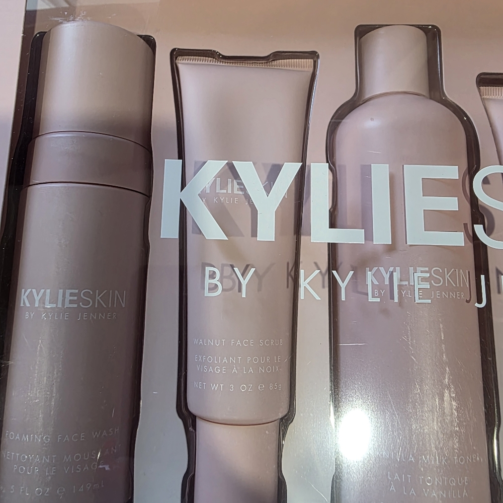 Kylie Skin 6 Piece Face Care Set Full Size Wash Scrub Toner Serum Moisturizer - Picture 13 of 16